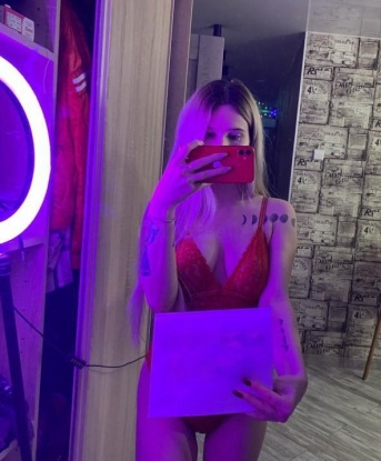 🌸🔥 Я знаю, как доставить тебе настоящее наслаждение, освободить тебя от всех стрессов и наполнить твою жизнь страстью и удовольствием. 💋
Мои услуги просто не оставят тебя равнодушным: классический секс, оральные ласки, анальный секс, эротический массаж - выбирай, что тебе по душе. 👄💦
У меня есть отличные отзывы от предыдущих клиентов, которые говорят о моей неповторимой красоте и невероятном умении доставлять наслаждение. 🌟🔥
В моей галерее ты найдешь фото, которые покажут тебе, какая я на самом деле - соблазнительная и сексуальная леди, готовая полностью погрузиться в мир нашего эротического приключения. 📸🔞
Встречи со мной возможны в Москве - самом городе соблазнов, где мы сможем погрузиться в мир страсти и наслаждения. 🌆❤️
Не упускай шанс познакомиться со мной, и ты не пожалеешь! Я уже жду тебя, милый! 💋 Дина